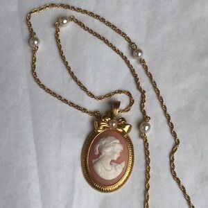 Vintage Avon Victorian Cameo Silhouette Necklace with Beaded Chain 25”